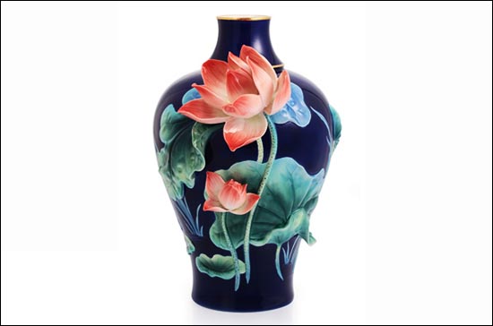 中式装修空间经典中式配饰之法蓝瓷，跃然瓷上的花韵